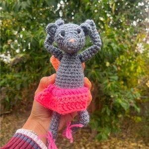Handmade crochet dancing mouse